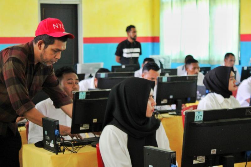 Hari Terakhir Bawaslu Kab. Maluku Tengah Gelar Seleksi Tertulis Computer Assisted Test (Socrative) Calon Anggota Panwaslu Kecamatan