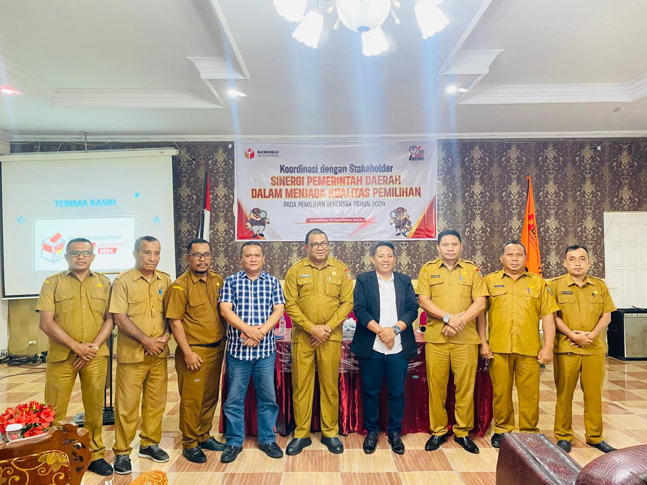 Foto bersama Ketua Bawaslu Maluku Tengah, PJ Sekda dan Jajaran OPD Maluku Tengah