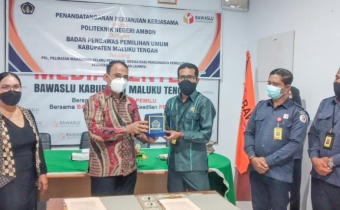 Bawaslu Kabupaten Maluku Tengah Teken Perjanjian Kerjasama Dengan Politeknik Negeri Ambon