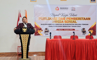 Sambutan Ketua Bawaslu Maluku Tengah sekaligus Membuka dengan resmi Kegiatan Rakernis Publikasi dan Pemberitaan Media Sosial bagi Panwaslu Kecamatan se-Kabupaten Maluku Tengah